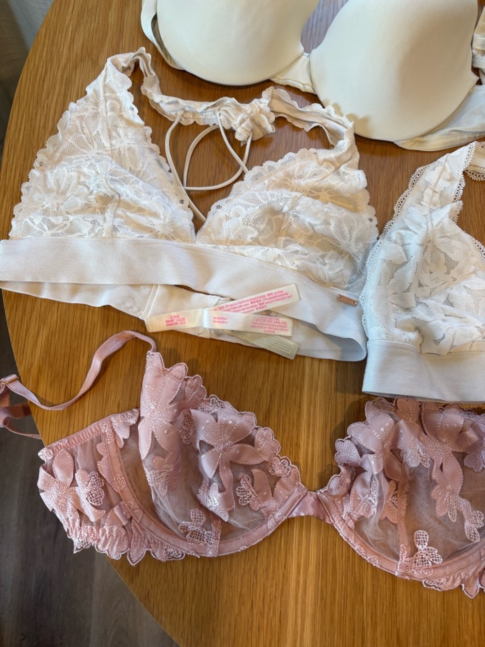 Bra Bundle (mostly Victoria Secret) - Picture 5 of 9